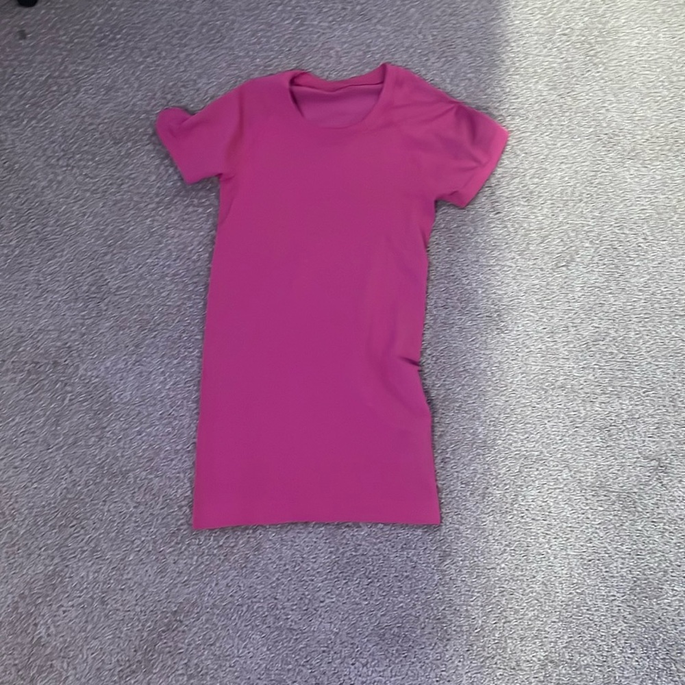 HOT PINK LULULEMON SWIFTLY TECH